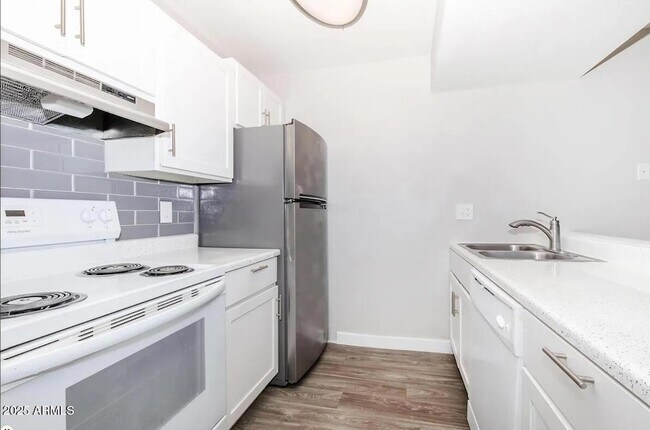 Building Photo - 10860 N 85th Ave