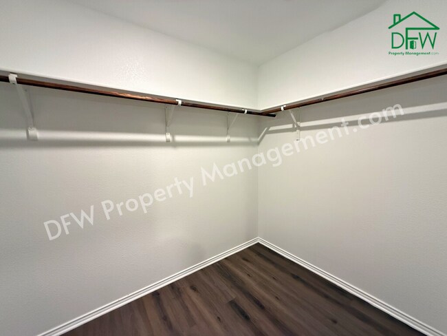 Building Photo - Modern 4-Bedroom Home with Island Kitchen & Spacious Backyard in Princeton!