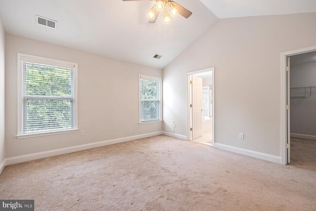 Building Photo - 805 Thicket Ct
