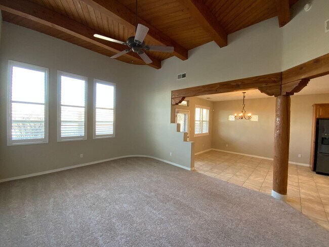 Building Photo - 3 Bedroom Townhome Available Near Wyoming Blvd NE & Paseo Del Norte Blvd NE!