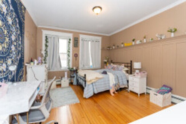 Building Photo - 5 Bed 2 Bath - Allston - 9/1
