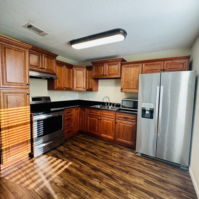 Building Photo - Now Leasing: Your 3 Bedroom | 2 Bathroom Country Retreat in the Heart of the City!
