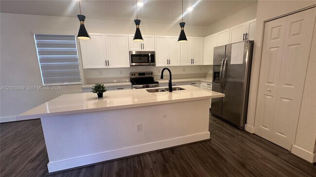 Building Photo - 3423 W 110th St