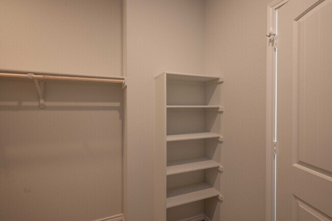 Building Photo - "Charming 3-Bedroom Haven with 2.5 Baths & Spacious Living in Belton!"