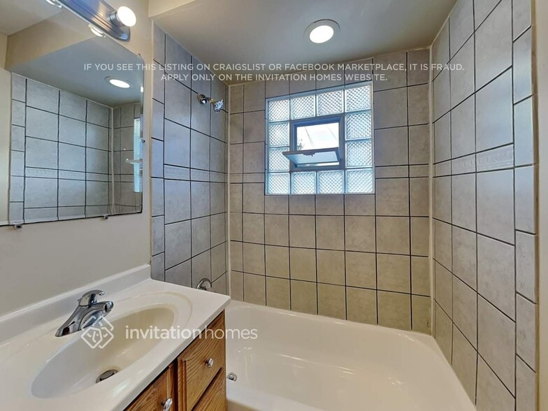 Building Photo - 9318 S 78th Ave