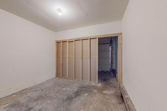 Building Photo - NE Mid-Century Modern 3 Badroom 1.5 Bath with garage