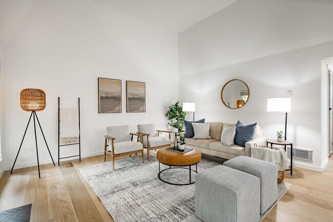 Building Photo - 2Bd/2Ba Bellevue Condo