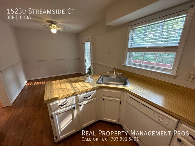Building Photo - 15230 Streamside Ct