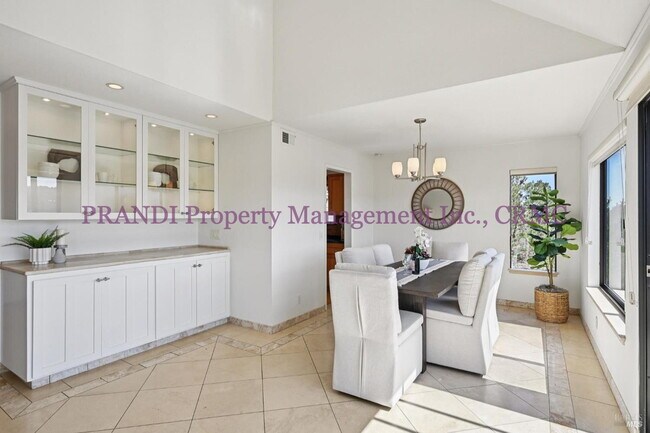 Building Photo - Panoramic View From This Strawberry Home w...