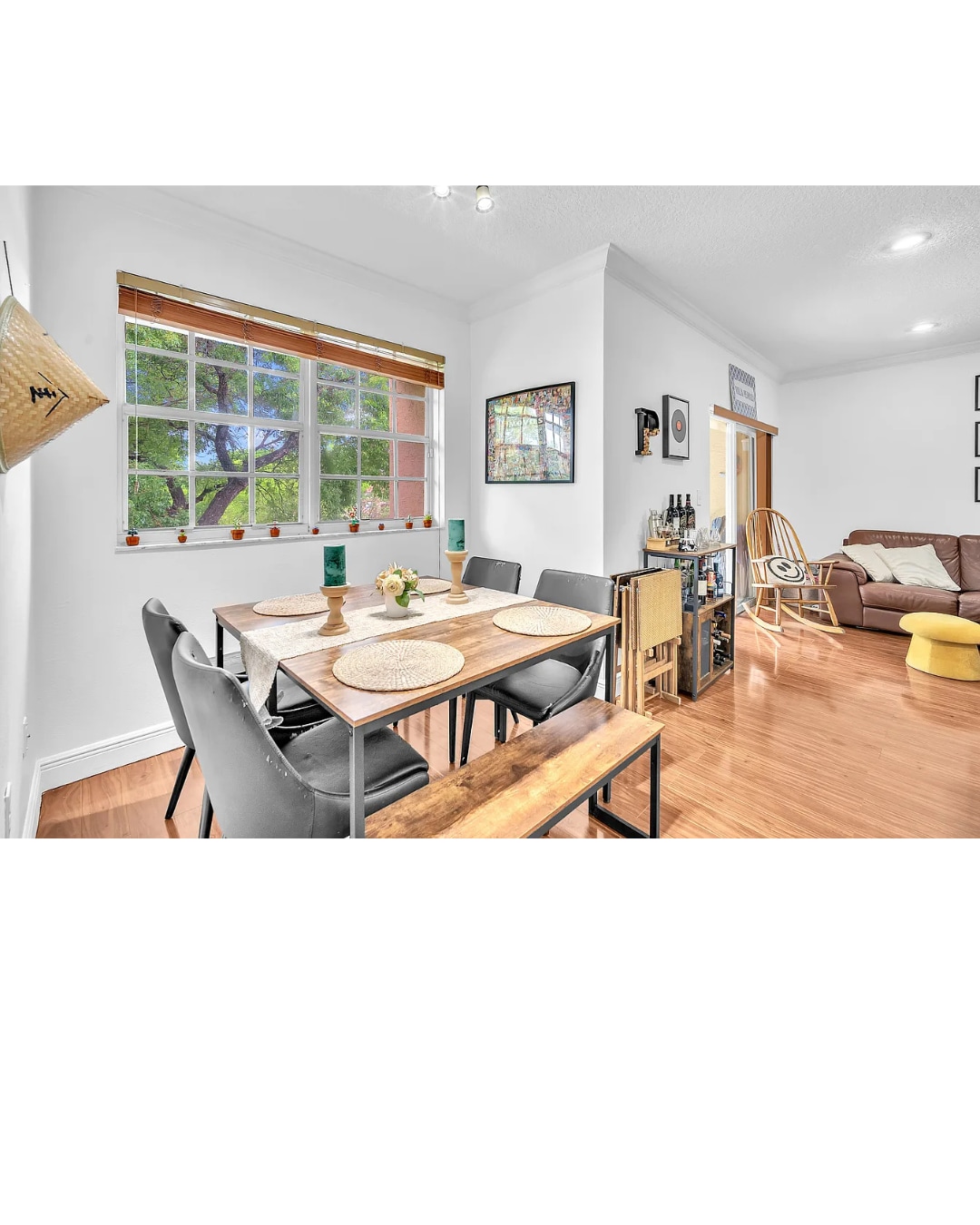 Dining area - 11650 SW 2nd St