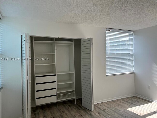 Building Photo - 802 NW 87th Ave