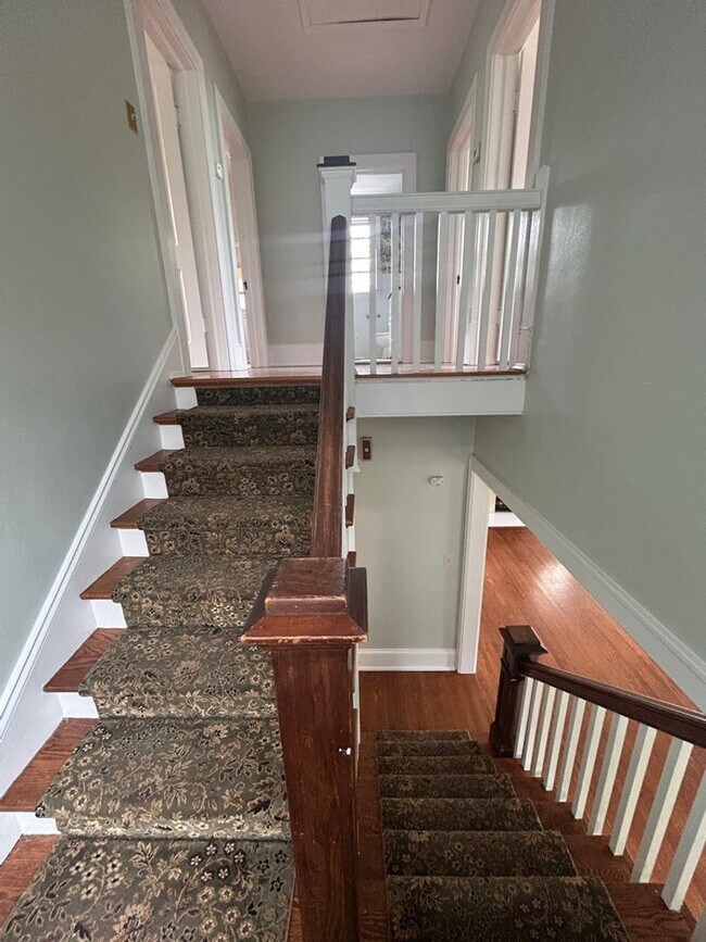Building Photo - Charming 3 BR home minutes from Greenway & Hospital!