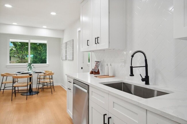 Building Photo - 10219 Rutland Village W