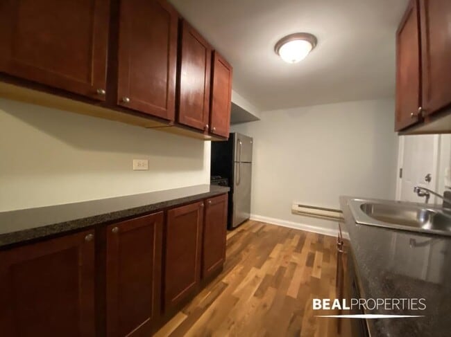 Building Photo - 1 bedroom in CHICAGO IL 60640