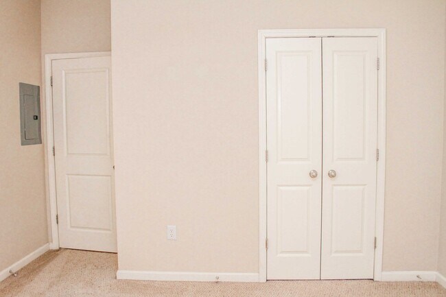 Building Photo - 705 Walker Square