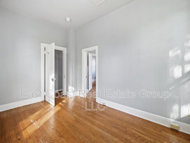 Building Photo - 323 N Potomac St
