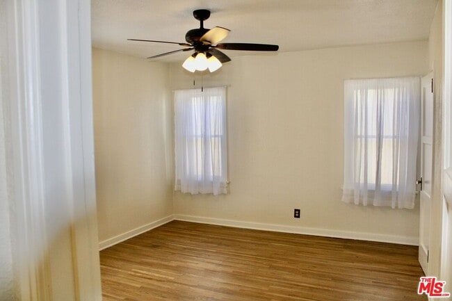 Building Photo - 495 N 8th Ave