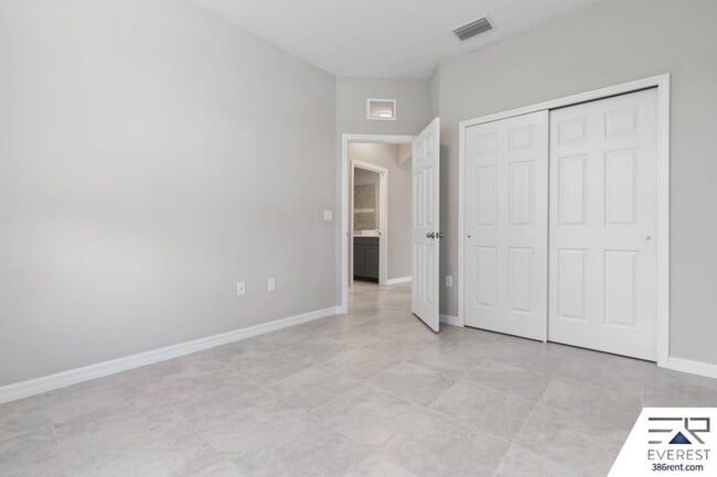 Building Photo - 60 Berkshire Ln