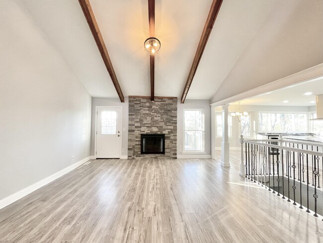 Building Photo - 555 Benson Dr