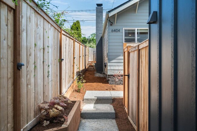 Building Photo - 6404 47th Ave SW