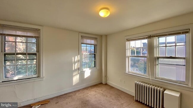 Building Photo - 332 S 17th St