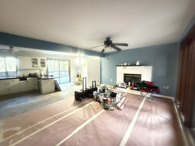 Building Photo - 1049 Alpine Dr