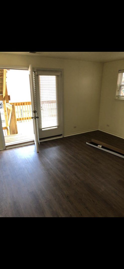 Building Photo - Perfect Condo on Division!