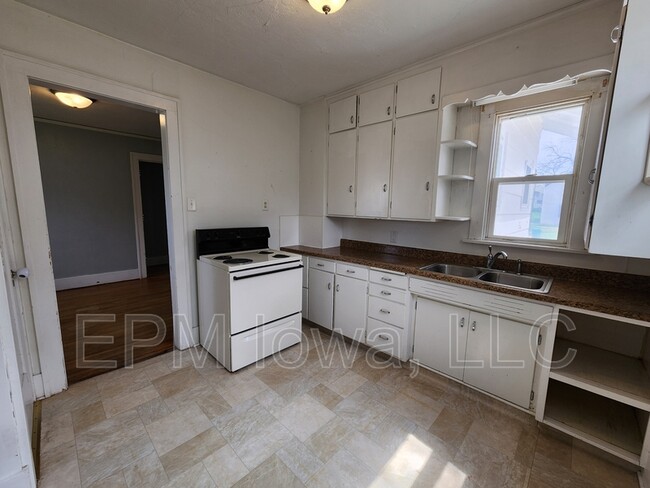 Building Photo - 507 3rd Ave SE