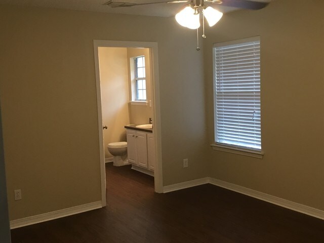 Building Photo - 6247 Ironside Dr N
