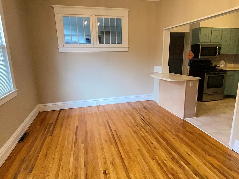 Building Photo - 42 W 6th Ave