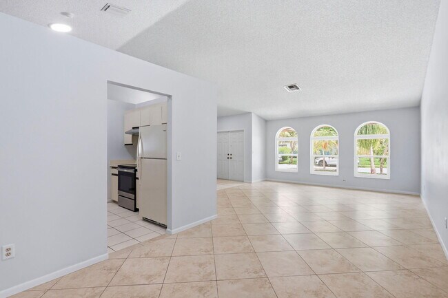 Building Photo - 2171 NW 76th Ave