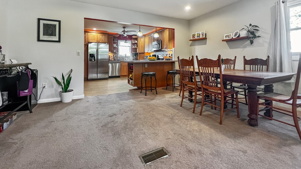 Building Photo - 106 6th Ave