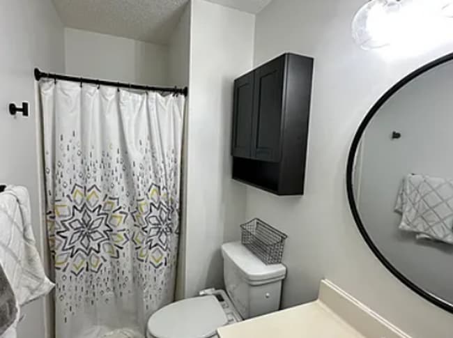 Building Photo - Charming 3BR/2BA Single-Level Home on Nearly Half an Acre!