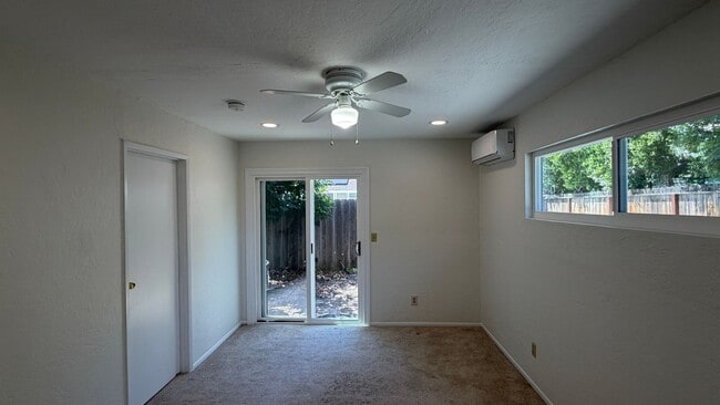 Building Photo - Concord Beautiful 1 bedroom 1 bathroom ADU updated kitchen, 2 car parking, fresh paint
