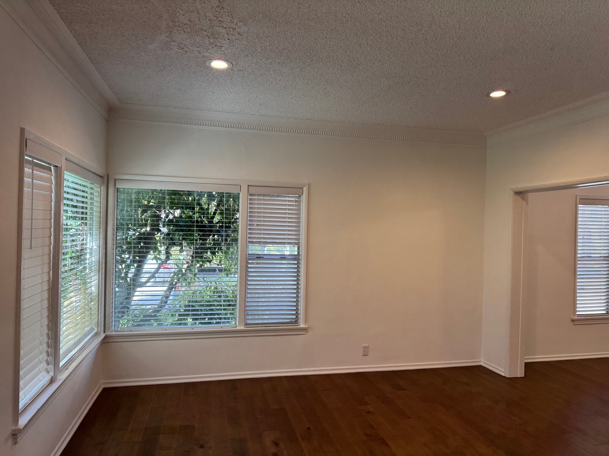 Building Photo - 122 N Orlando Ave