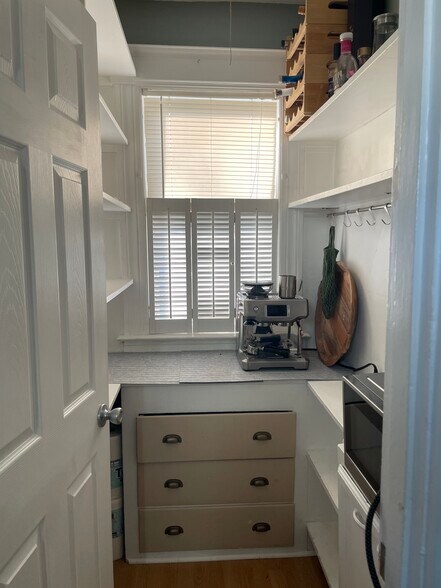 Building Photo - 37 Whitman Ave