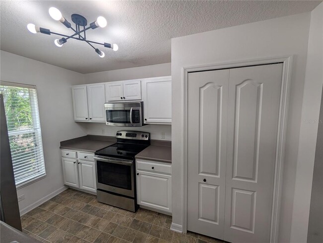 Building Photo - 4547 Ashburn Square Dr