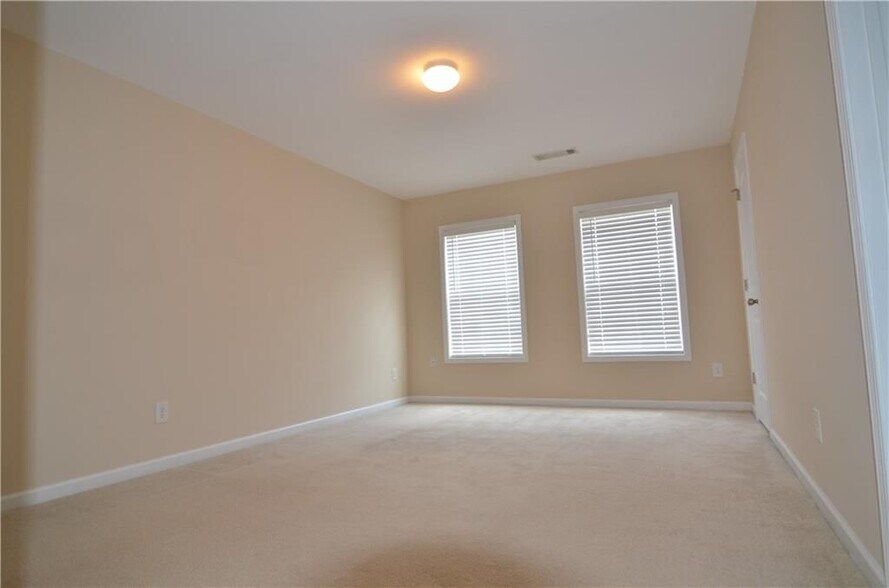 Building Photo - 455 Wakefield Trce