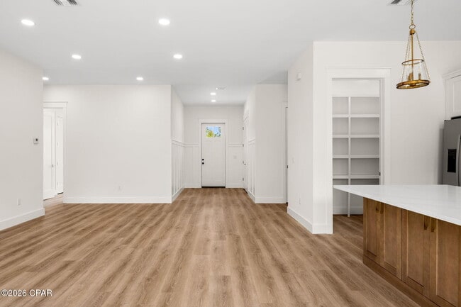 Building Photo - 114 Lake Merial Trail
