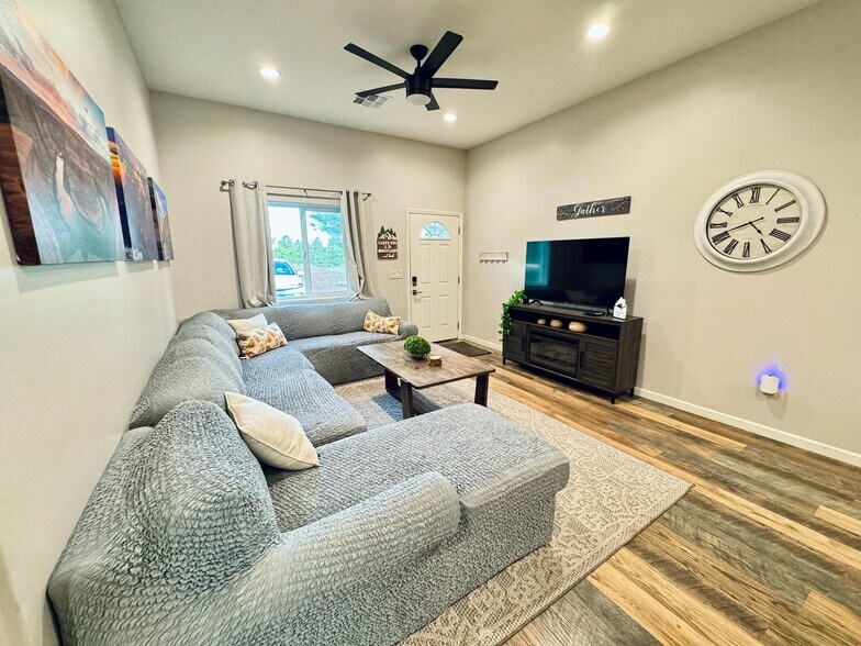 Building Photo - 8688 E Pittman Valley Rd