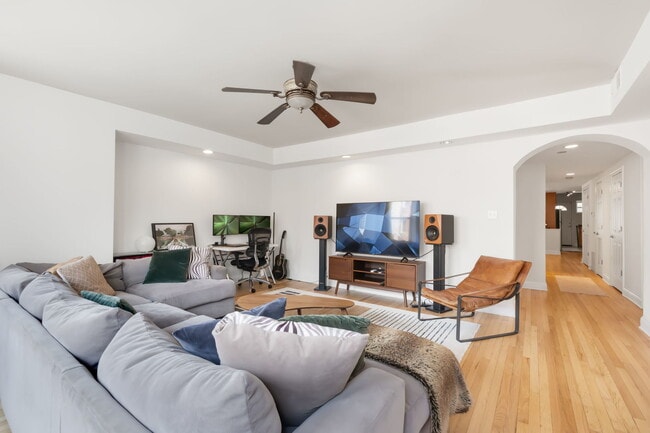 Building Photo - 2735 N Kimball Ave