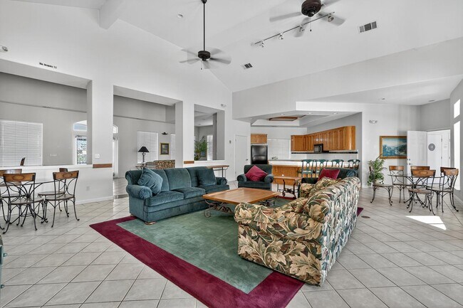 Building Photo - 1542 E Alluvial Ave