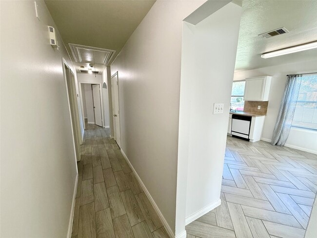 Building Photo - 10811 Tallow Briar Ln