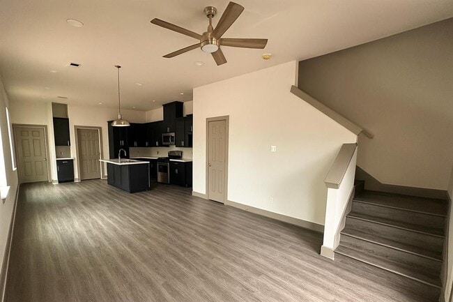 Building Photo - 10008 Hazelhurst Dr