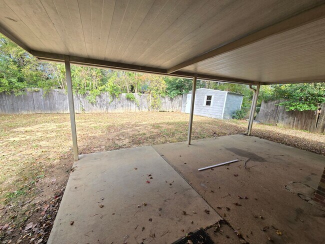 Building Photo - Living Room & Den in Dalraida