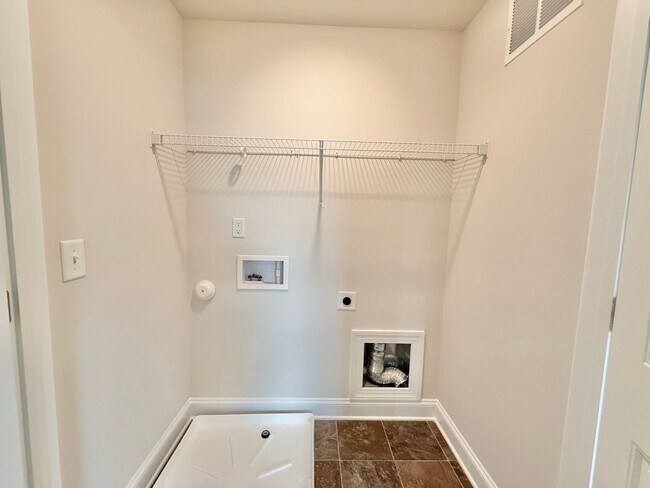 Building Photo - Modern 3BD, 2.5BA Raleigh Home in a Great ...