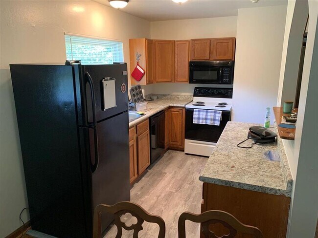 Building Photo - 1805 Mayhew St