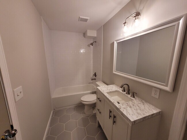 Building Photo - 755 Brooks Cir