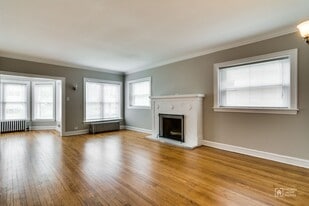 Building Photo - 918 - 920 Judson
