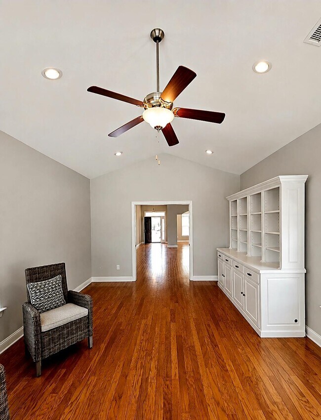 Building Photo - 9181 Abingdon Dr
